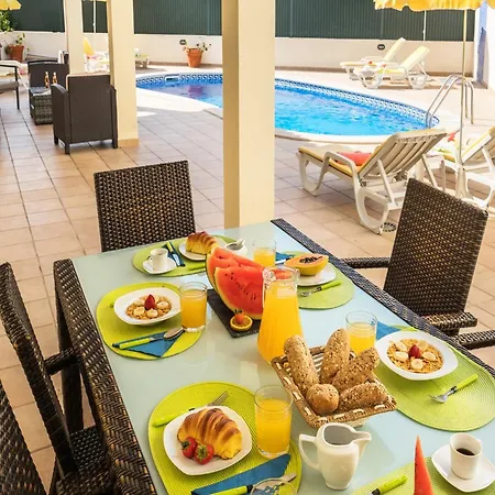 Villa In Albufeira With Pool Near Beaches