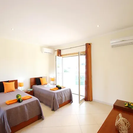 Villa In Albufeira With Pool Near Beaches
