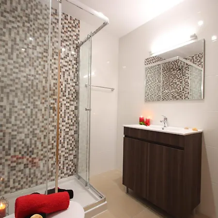 With Heatable Pool *