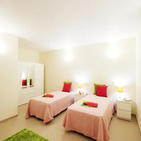 Villa In Albufeira With Pool Near Beaches *